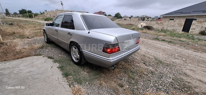 Mercedes E 220 1993, 550,000 km - 2.2 л - Quba