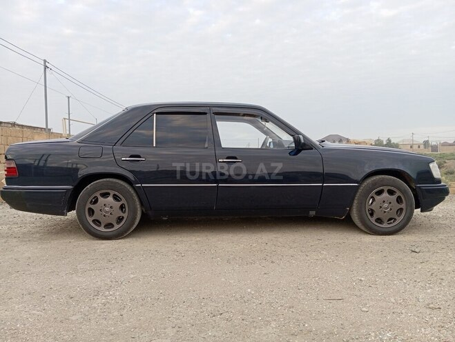 Mercedes E 220 1993, 501,793 km - 2.2 l - Bakı