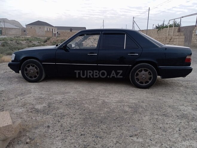 Mercedes E 220 1993, 501,793 km - 2.2 l - Bakı