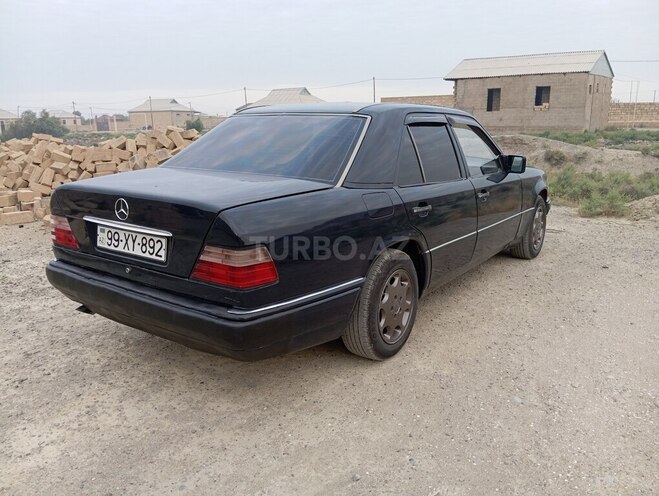 Mercedes E 220 1993, 501,793 km - 2.2 l - Bakı