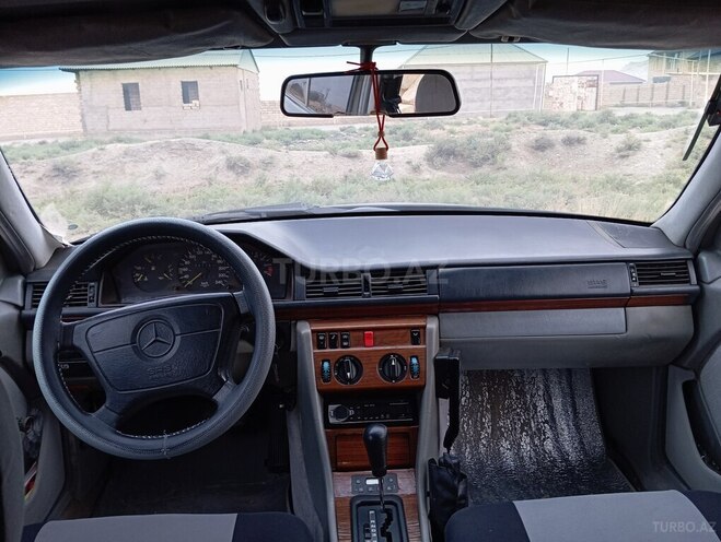 Mercedes E 220 1993, 501,793 km - 2.2 l - Bakı
