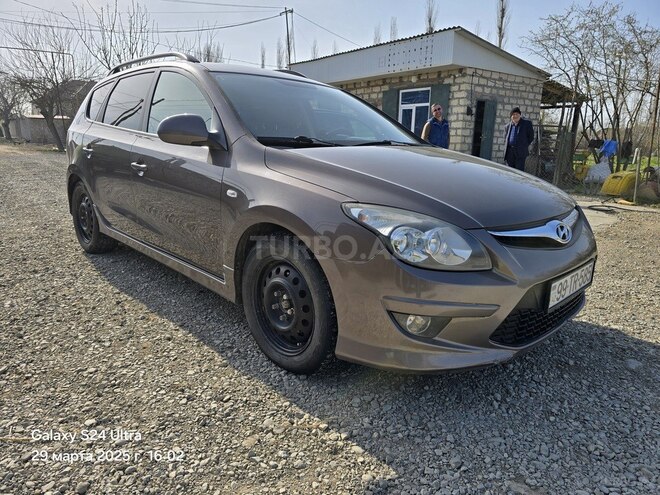 Hyundai i30 2011, 219,000 km - 1.6 л - Xudat