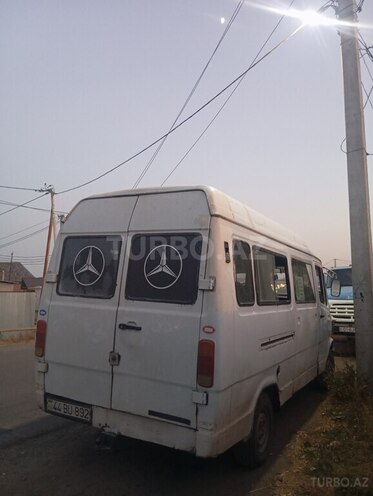 Mercedes 208 D 1991, 430,000 km - 2.3 l - Masallı