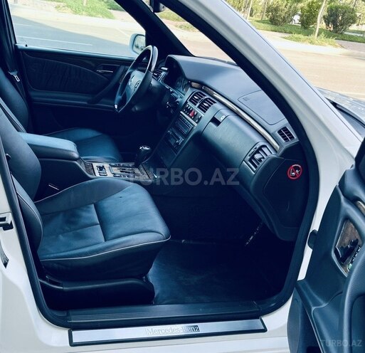 Mercedes E 320 2000, 194,000 km - 3.2 l - Bakı