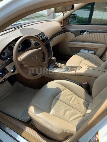 Mercedes E 280-8