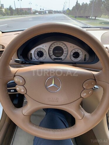 Mercedes E 280-11