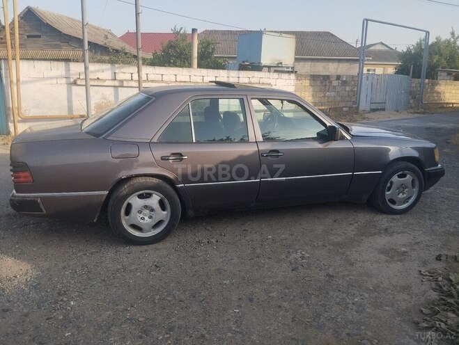 Mercedes E 220 1992, 399,256 km - 2.2 l - Biləsuvar
