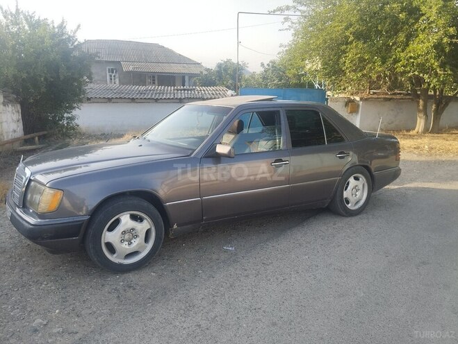 Mercedes E 220 1992, 399,256 km - 2.2 l - Biləsuvar
