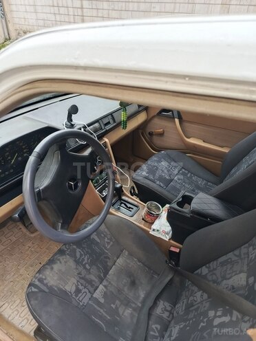 Mercedes E 250 1993, 125,635 km - 2.5 l - Bakı