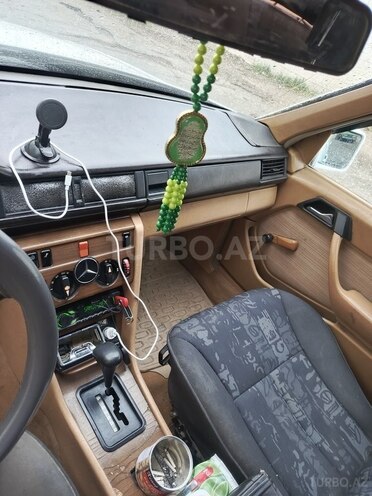 Mercedes E 250 1993, 125,635 km - 2.5 l - Bakı