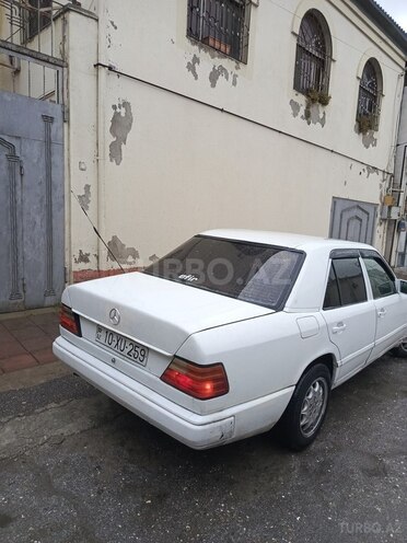 Mercedes E 250 1993, 125,635 km - 2.5 l - Bakı