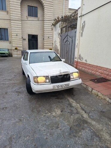 Mercedes E 250 1993, 125,635 km - 2.5 l - Bakı