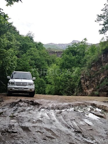 Mitsubishi Pajero io 2000, 438,789 km - 2.0 л - Yevlax