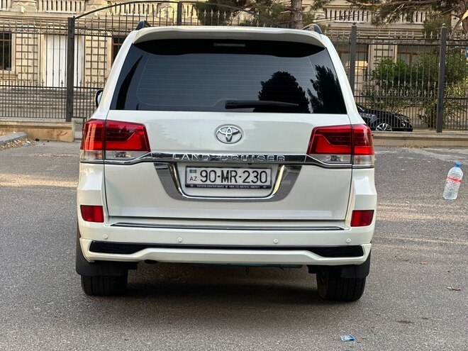 Toyota Land Cruiser-13