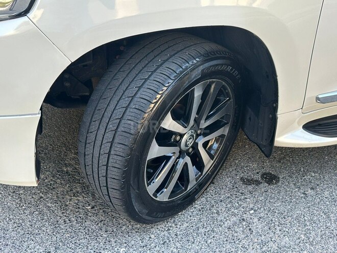Toyota Land Cruiser-6