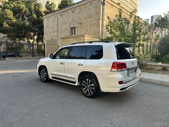 Toyota Land Cruiser-9