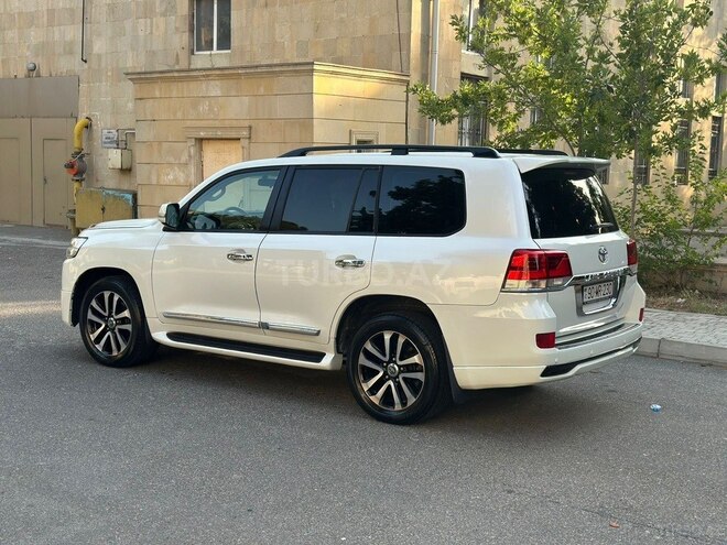 Toyota Land Cruiser-14