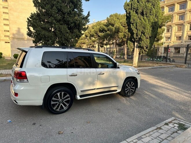 Toyota Land Cruiser-11