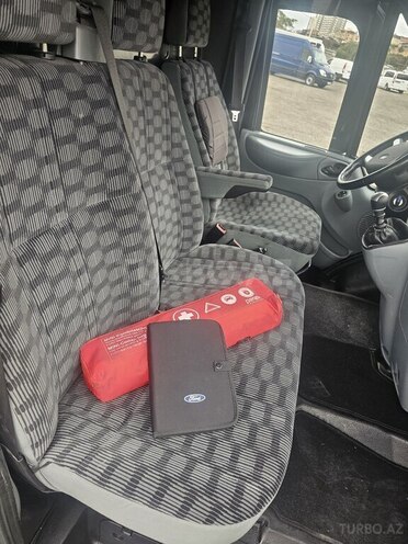 Ford Transit-13