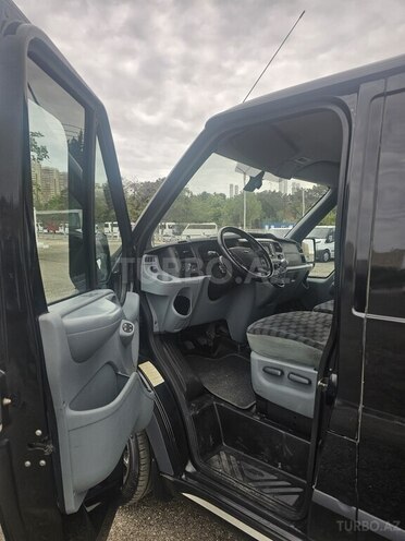 Ford Transit-11