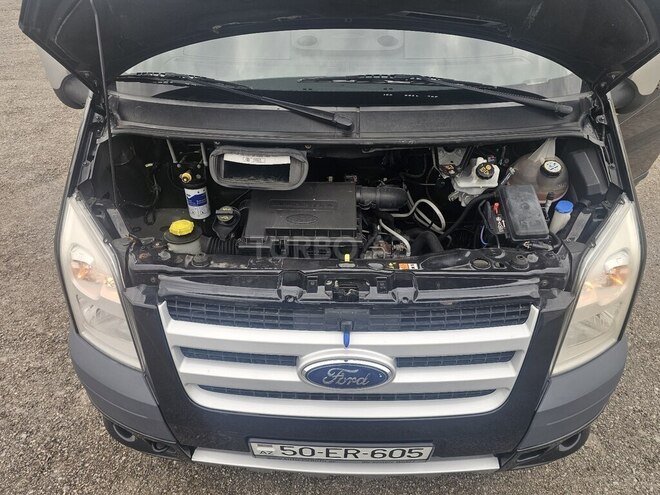 Ford Transit-15
