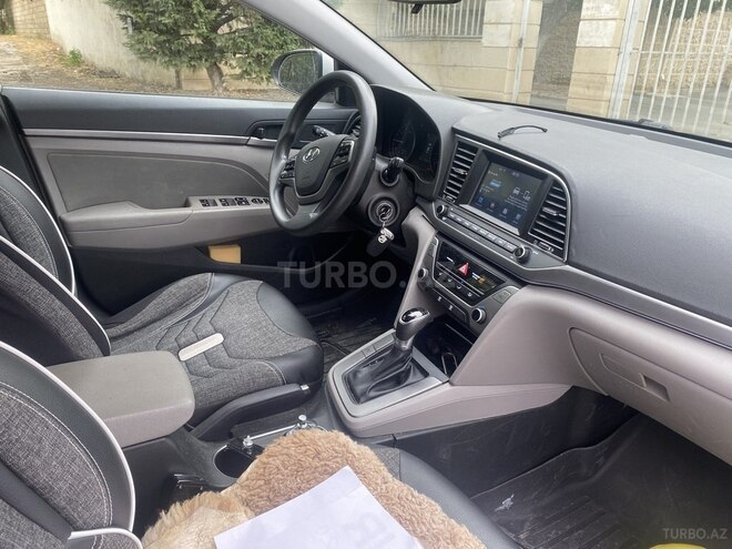 Hyundai Elantra 2018, 21,611 km - 2.0 l - Bakı