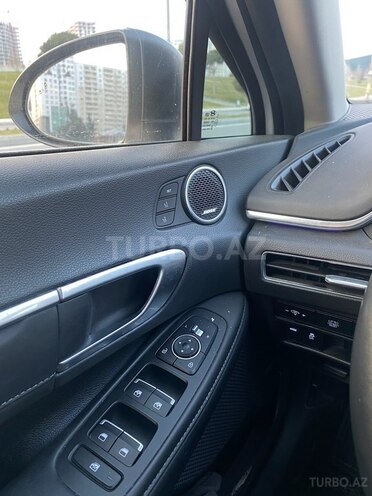 Hyundai Sonata-12