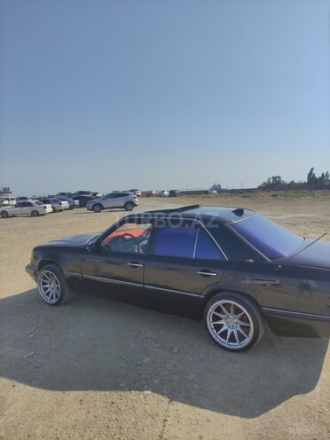 Mercedes E 260 1992, 300,000 km - 2.6 l - Bakı