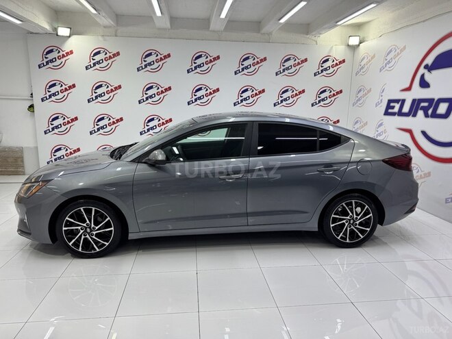Hyundai Elantra-3