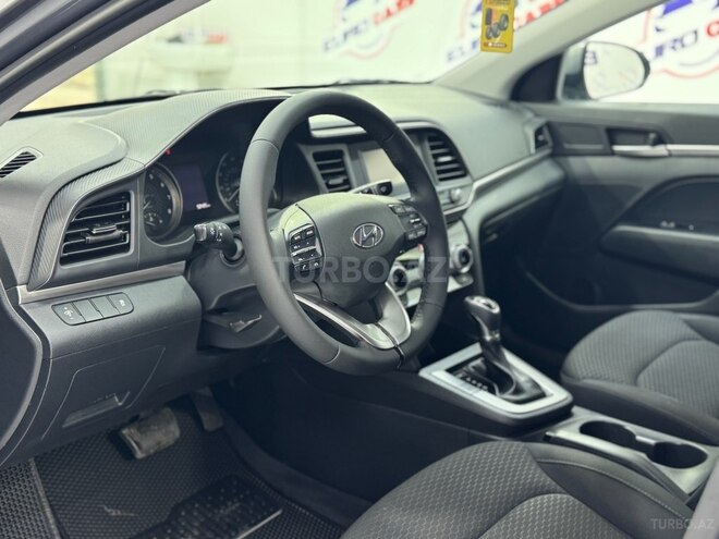 Hyundai Elantra-6