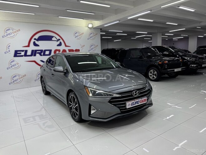 Hyundai Elantra-11