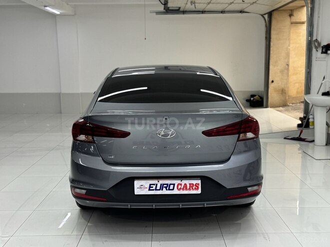 Hyundai Elantra-15