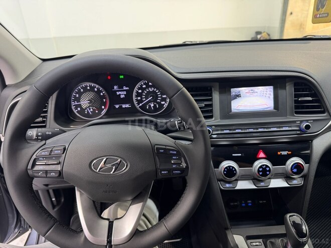 Hyundai Elantra-20