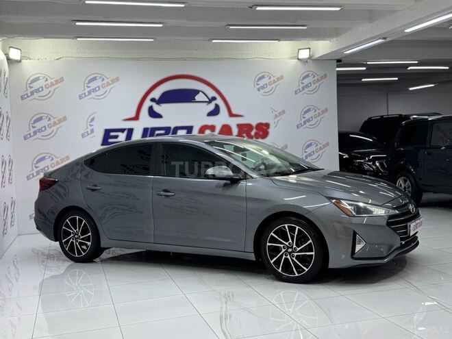 Hyundai Elantra-24
