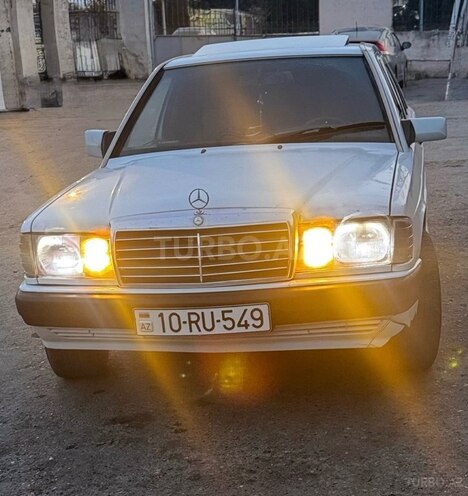 Mercedes 190-10