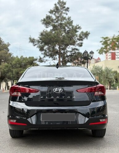 Hyundai Elantra-4