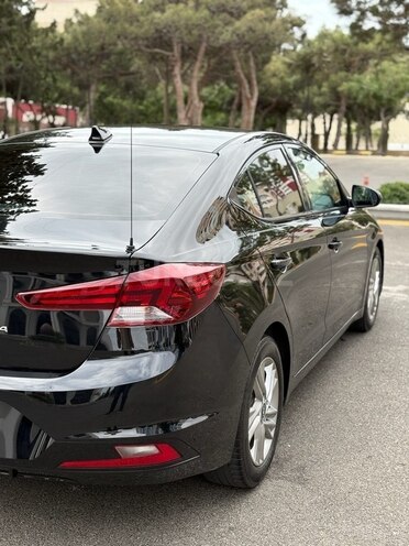 Hyundai Elantra-6