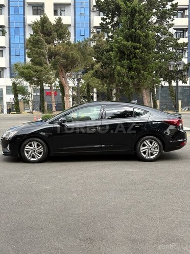Hyundai Elantra-8