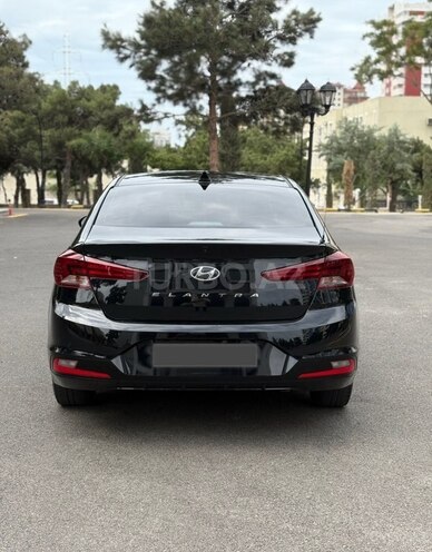 Hyundai Elantra-3
