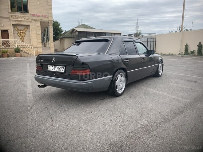 Mercedes E 200 d 1993, 342,135 km - 2.0 l - Bakı