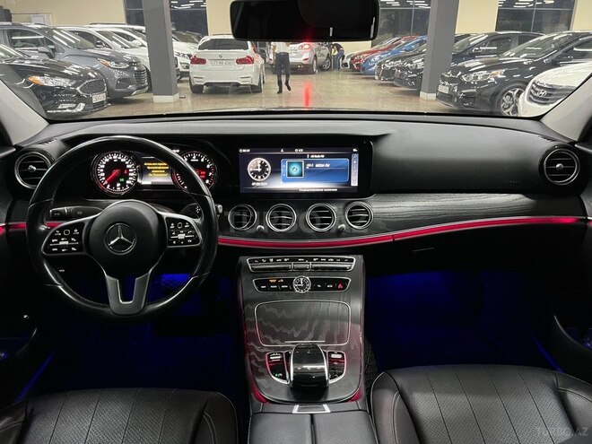 Mercedes E 300-9