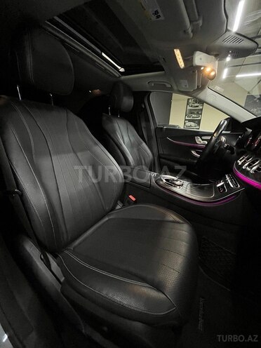 Mercedes E 300-11