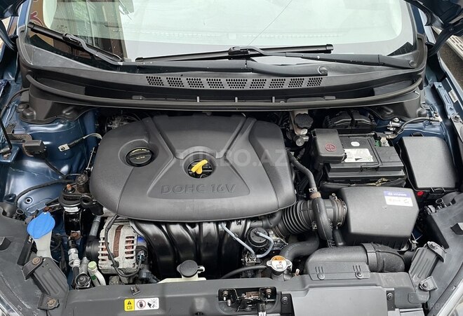 Hyundai Elantra-9