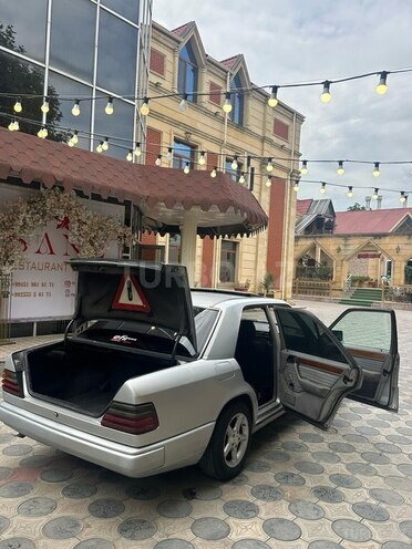 Mercedes E 200 d 1991, 218,000 km - 2.0 l - Quba