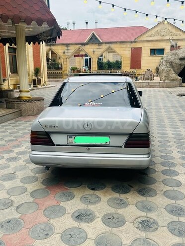 Mercedes E 200 d 1991, 218,000 km - 2.0 l - Quba