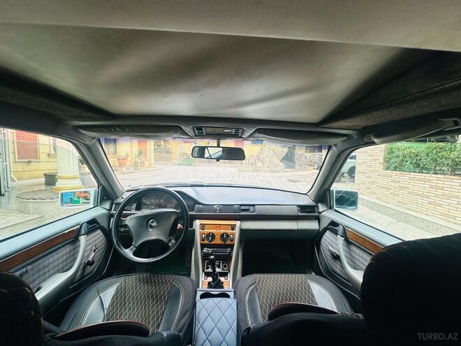 Mercedes E 200 d 1991, 218,000 km - 2.0 l - Quba