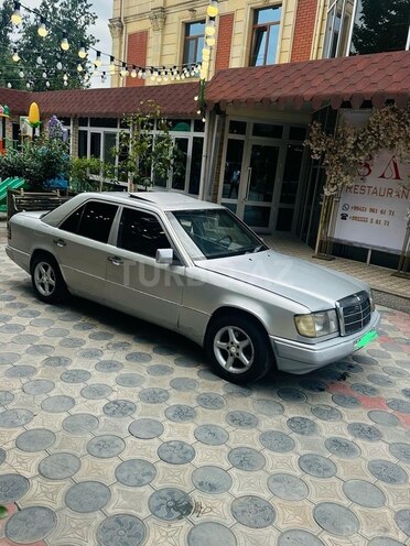 Mercedes E 200 d 1991, 218,000 km - 2.0 l - Quba