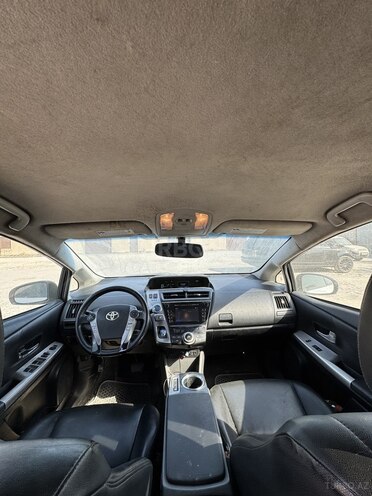 Toyota Prius V 2015, 300,000 km - 1.8 l - Bakı