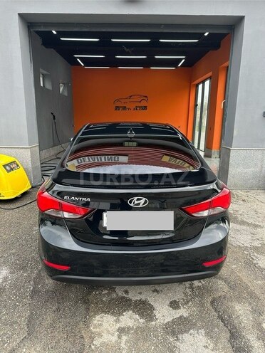 Hyundai Elantra-2