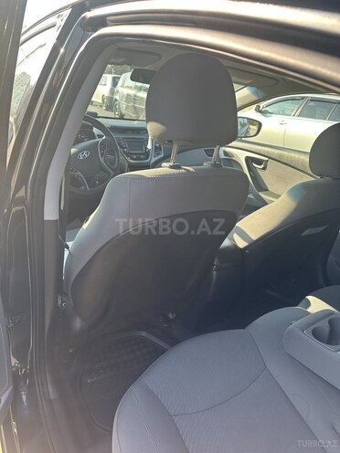 Hyundai Elantra-10